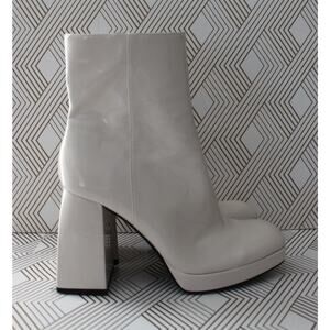 Bershka Women's Cream Boots Wide Heels Size 40 (9-9.5 US) Pre-Owned